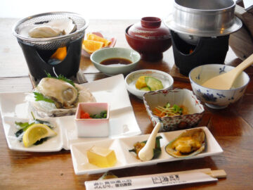 解禁！「天然磯ガキ料理」始めています。