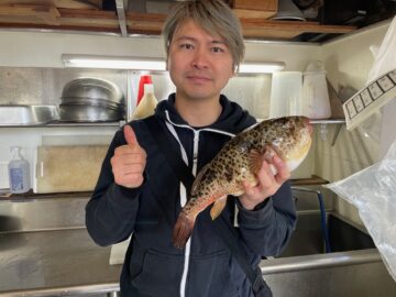 東京世田谷の中村さん、幸丸で彼岸フグ！