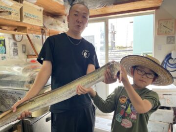 飯岡港内で大型のタチウオ（太刀魚）！
